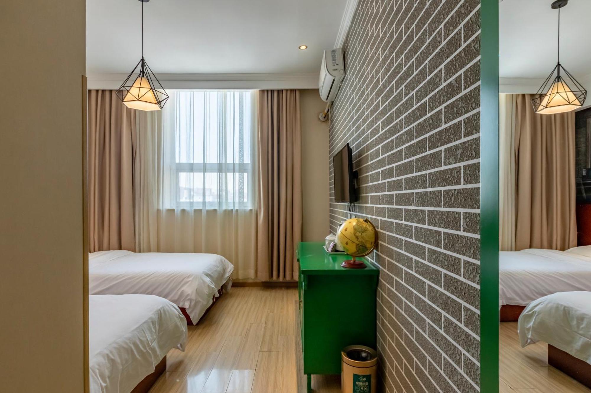 Khách sạn Happy Dragon Alley Hotel-in The Center Close To The Subway&free Coffe Laundry Fluent Speaking,tourist Attractions Ticket Service&food Recommendation,near Tian Anmen Forbiddencity,near Temple,easy Access To The Airport Bắc Kinh