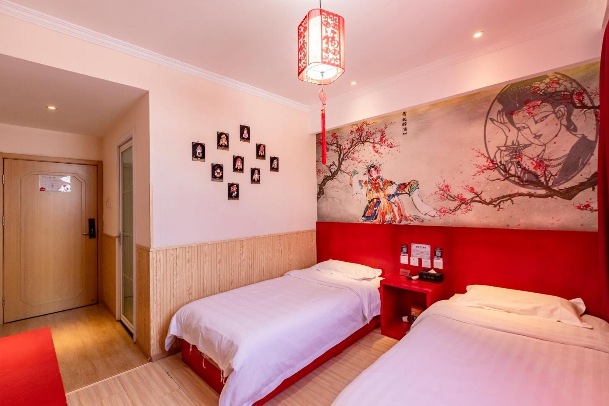 Happy Dragon Alley Hotel-in The Center Close To The Subway&free Coffe Laundry Fluent Speaking,tourist Attractions Ticket Service&food Recommendation,near Tian Anmen Forbiddencity,near Temple,easy Access To The Airport Bắc Kinh