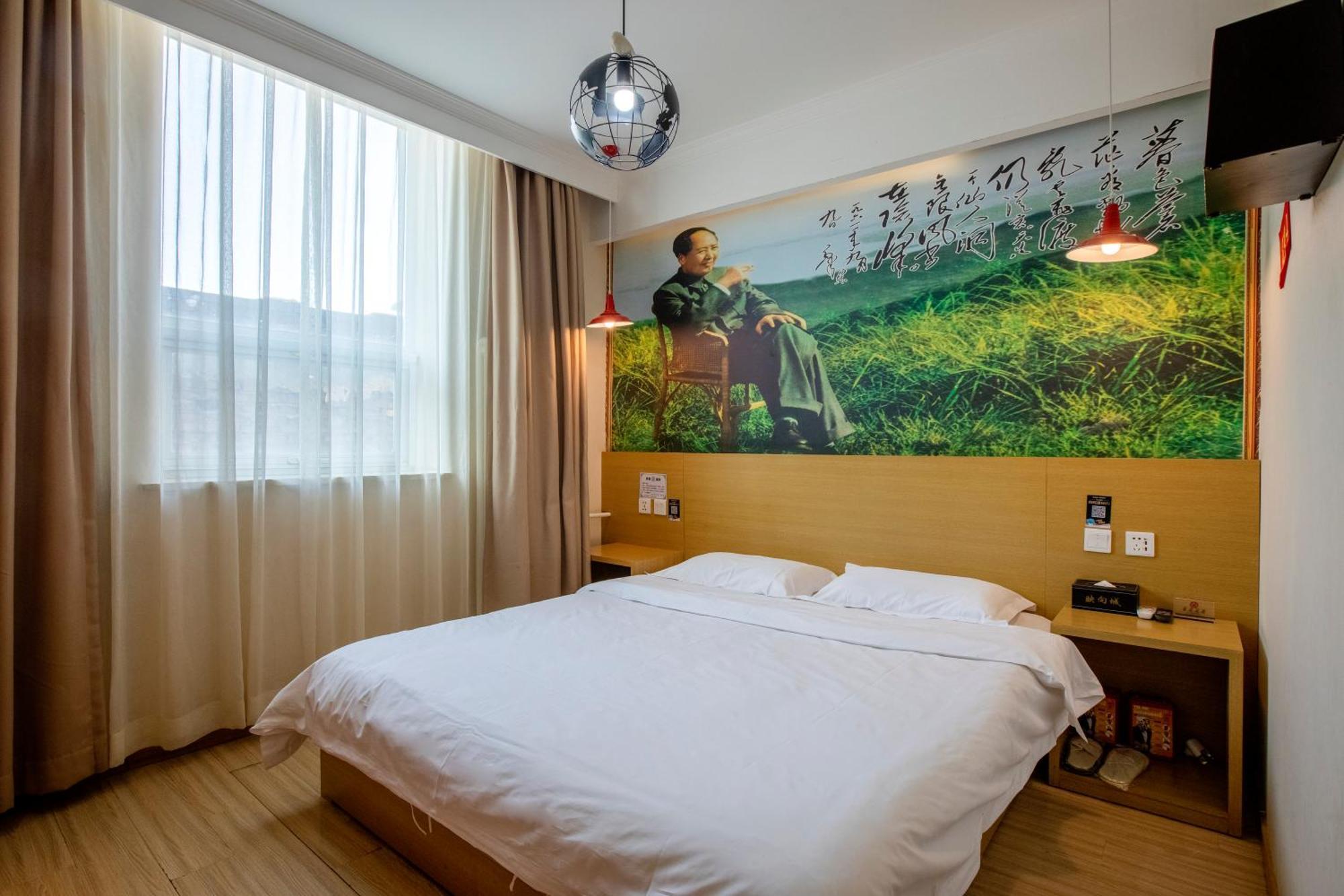 Happy Dragon Alley Hotel-in The Center Close To The Subway&free Coffe Laundry Fluent Speaking,tourist Attractions Ticket Service&food Recommendation,near Tian Anmen Forbiddencity,near Temple,easy Access To The Airport Khách sạn Bắc Kinh