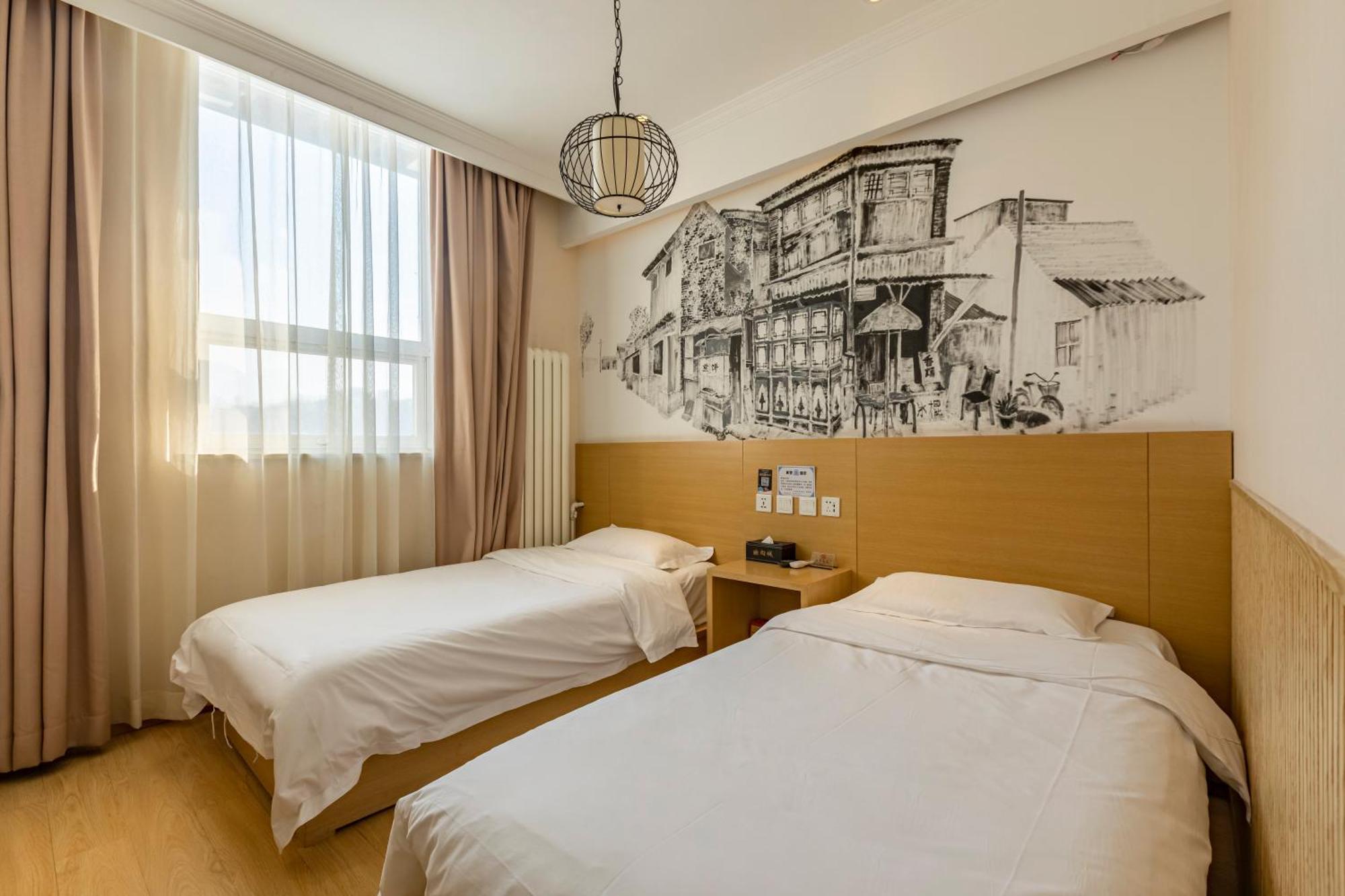 Happy Dragon Alley Hotel-in The Center Close To The Subway&free Coffe Laundry Fluent Speaking,tourist Attractions Ticket Service&food Recommendation,near Tian Anmen Forbiddencity,near Temple,easy Access To The Airport