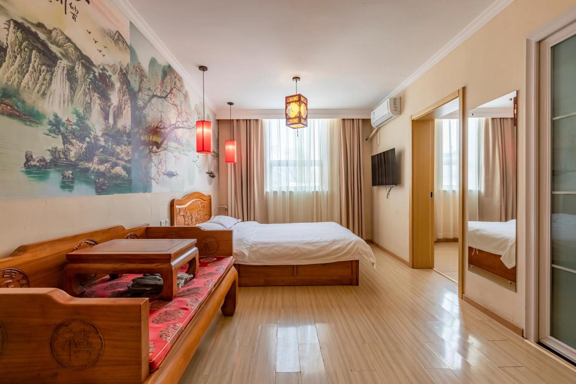 Happy Dragon Alley Hotel-in The Center Close To The Subway&free Coffe Laundry Fluent Speaking,tourist Attractions Ticket Service&food Recommendation,near Tian Anmen Forbiddencity,near Temple,easy Access To The Airport Khách sạn Bắc Kinh