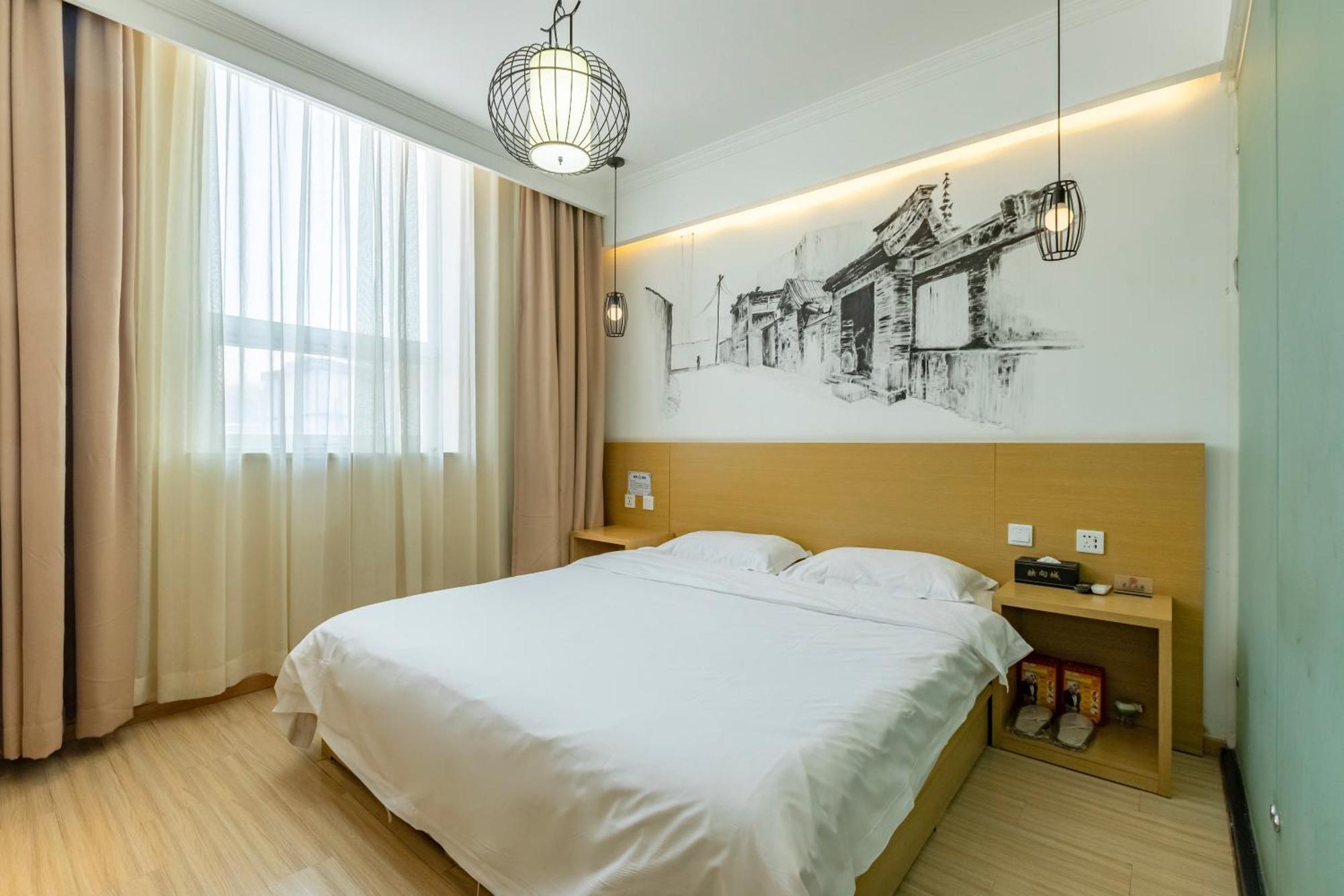 Happy Dragon Alley Hotel: Center Charm With Free Coffee & Tourist Services 4* Pequim