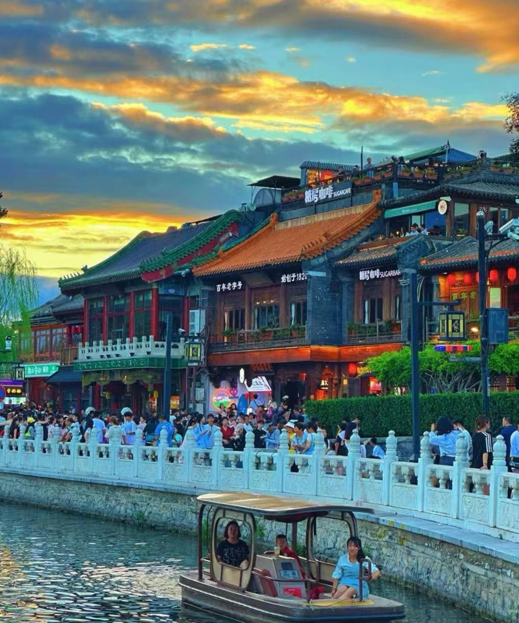 Happy Dragon Alley Hotel: Center Charm With Free Coffee & Tourist Services 4* Pequim