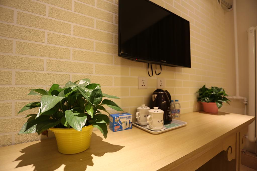 Happy Dragon Alley Hotel: Center Charm With Free Coffee & Tourist Services Hotel